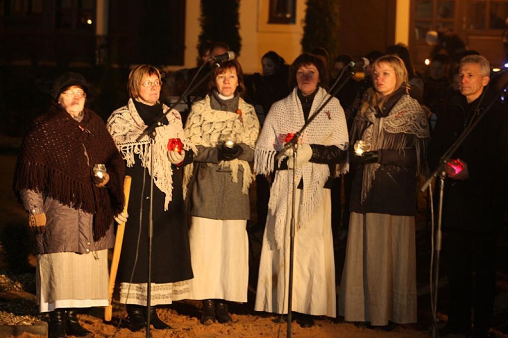 Lāčplēša dienas lāpu gājienā un svinīgajā brīdī pie pieminekļa “Par Latvijas brīvību kritušajiem Gulbenes draudzes varoņiem” šovakar piedalījās vairāk nekā pustūkstotis cilvēku. Tas bija kas vairāk par tikai Lāčplēša dienu. Tā bija...
Autors: Gatis Bogdanovs