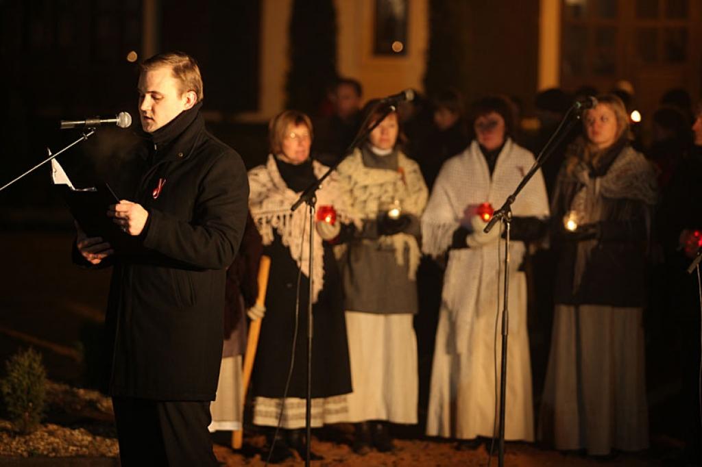 Lāčplēša dienas lāpu gājienā un svinīgajā brīdī pie pieminekļa “Par Latvijas brīvību kritušajiem Gulbenes draudzes varoņiem” šovakar piedalījās vairāk nekā pustūkstotis cilvēku. Tas bija kas vairāk par tikai Lāčplēša dienu. Tā bija...
Autors: Gatis Bogdanovs