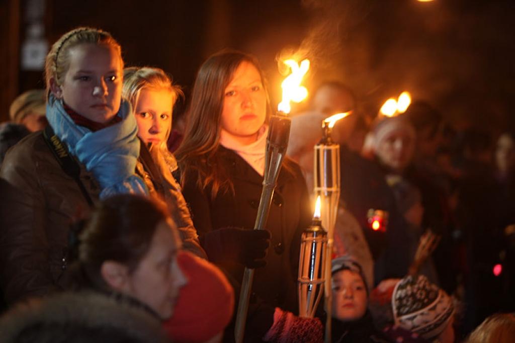 Lāčplēša dienas lāpu gājienā un svinīgajā brīdī pie pieminekļa “Par Latvijas brīvību kritušajiem Gulbenes draudzes varoņiem” šovakar piedalījās vairāk nekā pustūkstotis cilvēku. Tas bija kas vairāk par tikai Lāčplēša dienu. Tā bija...
Autors: Gatis Bogdanovs