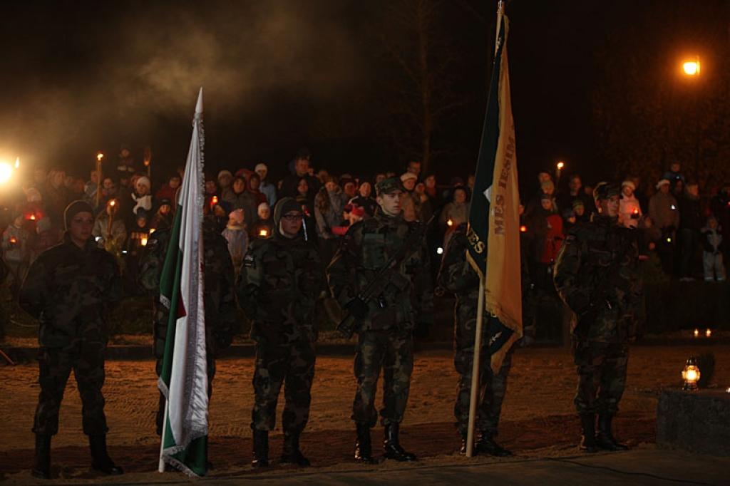Lāčplēša dienas lāpu gājienā un svinīgajā brīdī pie pieminekļa “Par Latvijas brīvību kritušajiem Gulbenes draudzes varoņiem” šovakar piedalījās vairāk nekā pustūkstotis cilvēku. Tas bija kas vairāk par tikai Lāčplēša dienu. Tā bija...
Autors: Gatis Bogdanovs