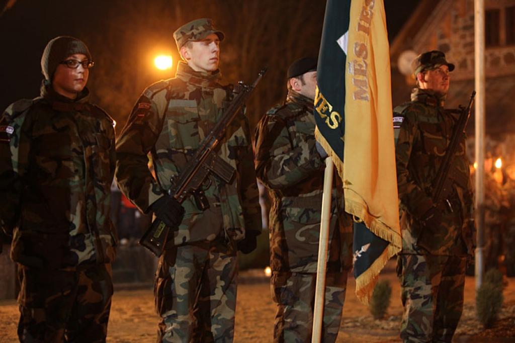 Lāčplēša dienas lāpu gājienā un svinīgajā brīdī pie pieminekļa “Par Latvijas brīvību kritušajiem Gulbenes draudzes varoņiem” šovakar piedalījās vairāk nekā pustūkstotis cilvēku. Tas bija kas vairāk par tikai Lāčplēša dienu. Tā bija...
Autors: Gatis Bogdanovs