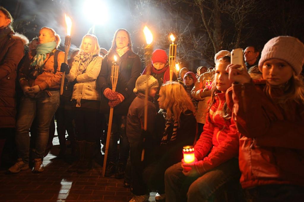 Lāčplēša dienas lāpu gājienā un svinīgajā brīdī pie pieminekļa “Par Latvijas brīvību kritušajiem Gulbenes draudzes varoņiem” šovakar piedalījās vairāk nekā pustūkstotis cilvēku. Tas bija kas vairāk par tikai Lāčplēša dienu. Tā bija...
Autors: Gatis Bogdanovs