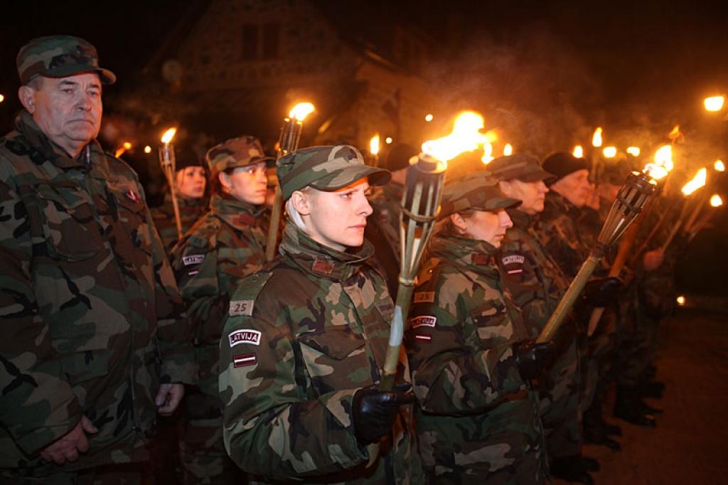 Lāčplēša dienas lāpu gājienā un svinīgajā brīdī pie pieminekļa “Par Latvijas brīvību kritušajiem Gulbenes draudzes varoņiem” šovakar piedalījās vairāk nekā pustūkstotis cilvēku. Tas bija kas vairāk par tikai Lāčplēša dienu. Tā bija...
Autors: Gatis Bogdanovs