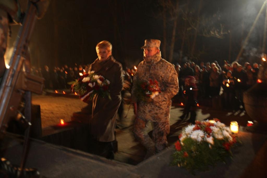 Lāčplēša dienas lāpu gājienā un svinīgajā brīdī pie pieminekļa “Par Latvijas brīvību kritušajiem Gulbenes draudzes varoņiem” šovakar piedalījās vairāk nekā pustūkstotis cilvēku. Tas bija kas vairāk par tikai Lāčplēša dienu. Tā bija...
Autors: Gatis Bogdanovs