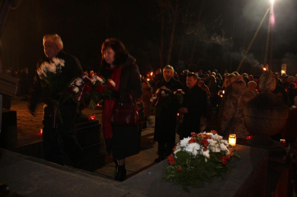 Lāčplēša dienas lāpu gājienā un svinīgajā brīdī pie pieminekļa “Par Latvijas brīvību kritušajiem Gulbenes draudzes varoņiem” šovakar piedalījās vairāk nekā pustūkstotis cilvēku. Tas bija kas vairāk par tikai Lāčplēša dienu. Tā bija...
Autors: Gatis Bogdanovs