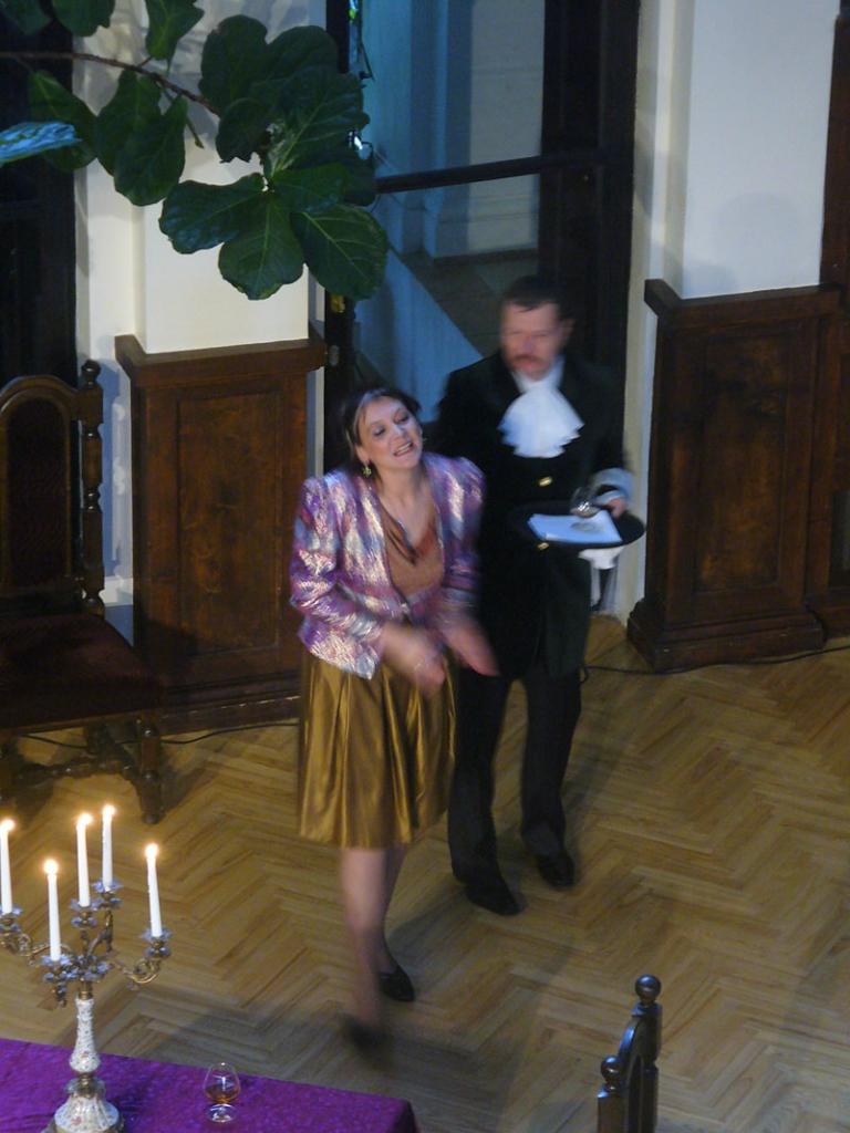 Gulbenes Tautas teātris 23.oktobrī Rokišķu novada muzejā (Lietuvā), kas atrodas kādreizējās muižas teritorijā, rādīja iestudējumu “Zirgs bezsamaņā”. Skatītāji gulbeniešiem aplaudēja, kājās stāvot.
