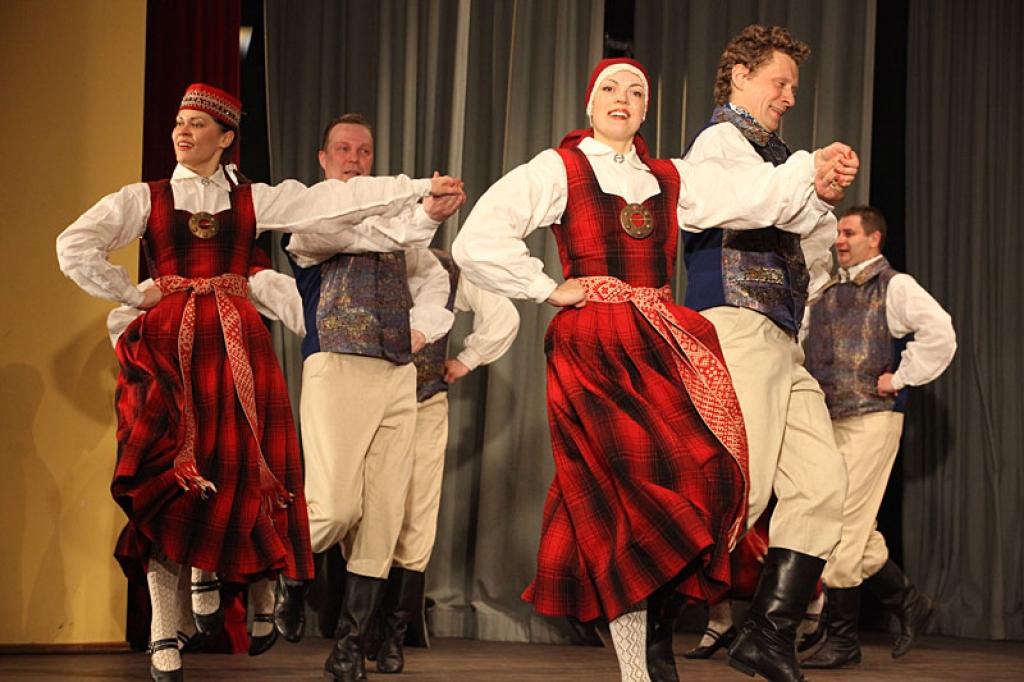 Gulbenes kultūras centrā pagājušajā sestdienā notika deju pedagoga un horeogrāfa Kārļa Venta 85 gadu jubilejas pasākums, kurā viņš bija kopā ar saviem tuviniekiem, deju kopu “Ratiņš”, draugiem, paziņām un dejas mākslas cienītājiem....
Autors: Gatis Bogdanovs