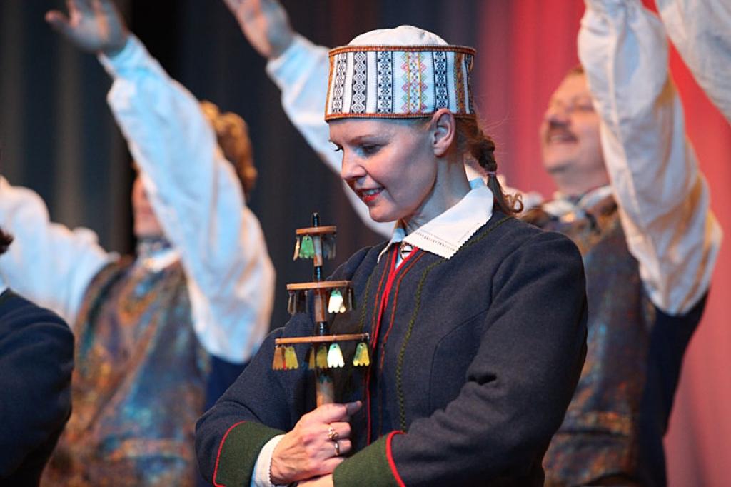 Gulbenes kultūras centrā pagājušajā sestdienā notika deju pedagoga un horeogrāfa Kārļa Venta 85 gadu jubilejas pasākums, kurā viņš bija kopā ar saviem tuviniekiem, deju kopu “Ratiņš”, draugiem, paziņām un dejas mākslas cienītājiem....
Autors: Gatis Bogdanovs