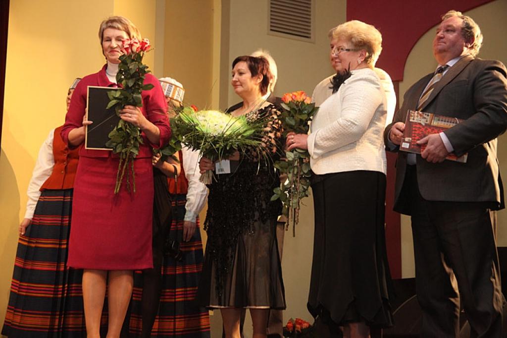 Gulbenes kultūras centrā pagājušajā sestdienā notika deju pedagoga un horeogrāfa Kārļa Venta 85 gadu jubilejas pasākums, kurā viņš bija kopā ar saviem tuviniekiem, deju kopu “Ratiņš”, draugiem, paziņām un dejas mākslas cienītājiem....
Autors: Gatis Bogdanovs