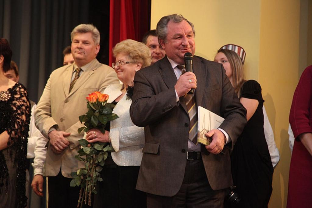 Gulbenes kultūras centrā pagājušajā sestdienā notika deju pedagoga un horeogrāfa Kārļa Venta 85 gadu jubilejas pasākums, kurā viņš bija kopā ar saviem tuviniekiem, deju kopu “Ratiņš”, draugiem, paziņām un dejas mākslas cienītājiem....
Autors: Gatis Bogdanovs