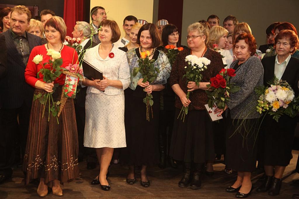 Gulbenes kultūras centrā pagājušajā sestdienā notika deju pedagoga un horeogrāfa Kārļa Venta 85 gadu jubilejas pasākums, kurā viņš bija kopā ar saviem tuviniekiem, deju kopu “Ratiņš”, draugiem, paziņām un dejas mākslas cienītājiem....
Autors: Gatis Bogdanovs
