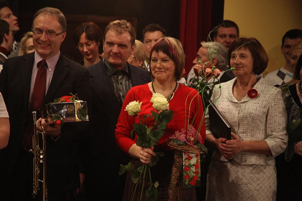Gulbenes kultūras centrā pagājušajā sestdienā notika deju pedagoga un horeogrāfa Kārļa Venta 85 gadu jubilejas pasākums, kurā viņš bija kopā ar saviem tuviniekiem, deju kopu “Ratiņš”, draugiem, paziņām un dejas mākslas cienītājiem....
Autors: Gatis Bogdanovs