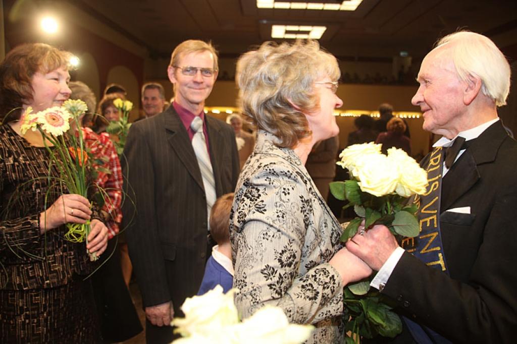 Gulbenes kultūras centrā pagājušajā sestdienā notika deju pedagoga un horeogrāfa Kārļa Venta 85 gadu jubilejas pasākums, kurā viņš bija kopā ar saviem tuviniekiem, deju kopu “Ratiņš”, draugiem, paziņām un dejas mākslas cienītājiem....
Autors: Gatis Bogdanovs