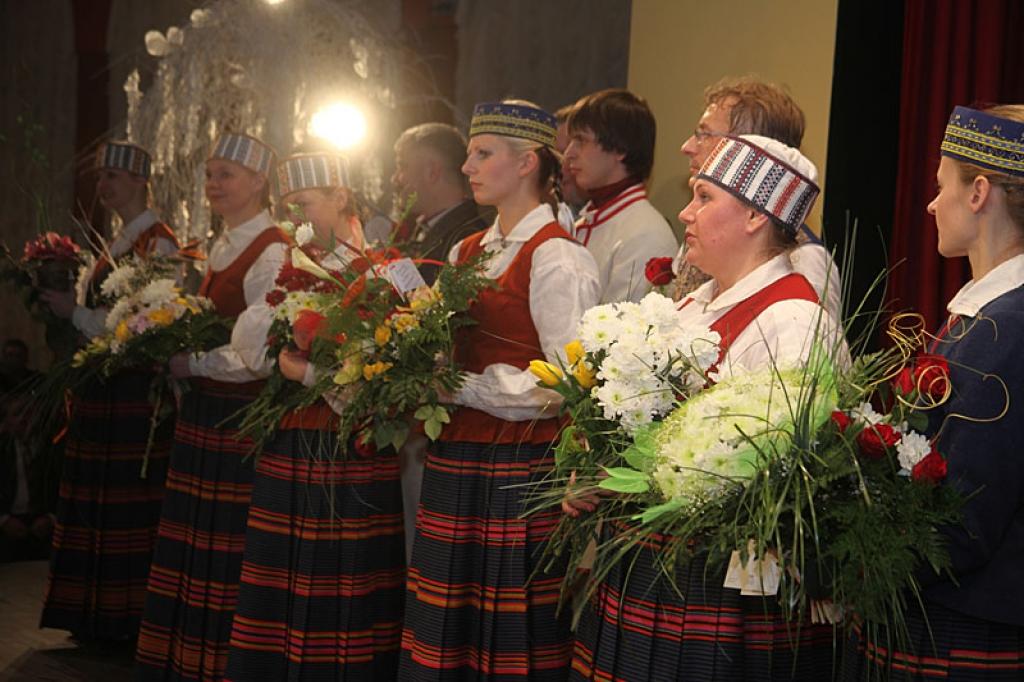 Gulbenes kultūras centrā pagājušajā sestdienā notika deju pedagoga un horeogrāfa Kārļa Venta 85 gadu jubilejas pasākums, kurā viņš bija kopā ar saviem tuviniekiem, deju kopu “Ratiņš”, draugiem, paziņām un dejas mākslas cienītājiem....
Autors: Gatis Bogdanovs