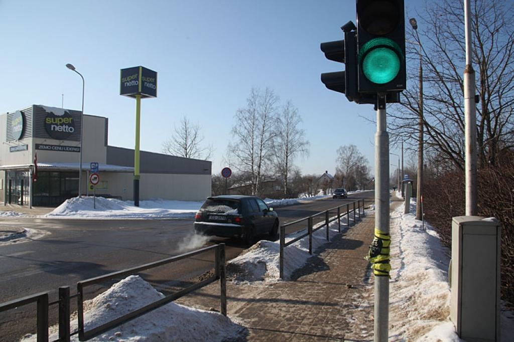 Luksofora slēdzis šobrīd ir salauzts. Pašvaldība cer, ka līdz nedēļas beigām tas tiks salabots. 
Autors: Gatis Bogdanovs 