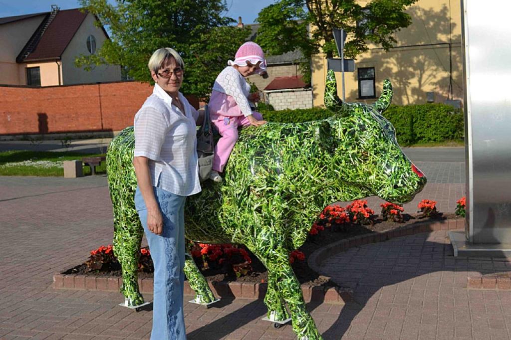 Ceļojuma laikā ikvienam bija iespēja nofotografēties ar gotiņu, uzzināt par „Govju parādi Ventspils 2012" un piedalīties konkursos, iegūstot gardas balvas.
Autors: Linda Anaite