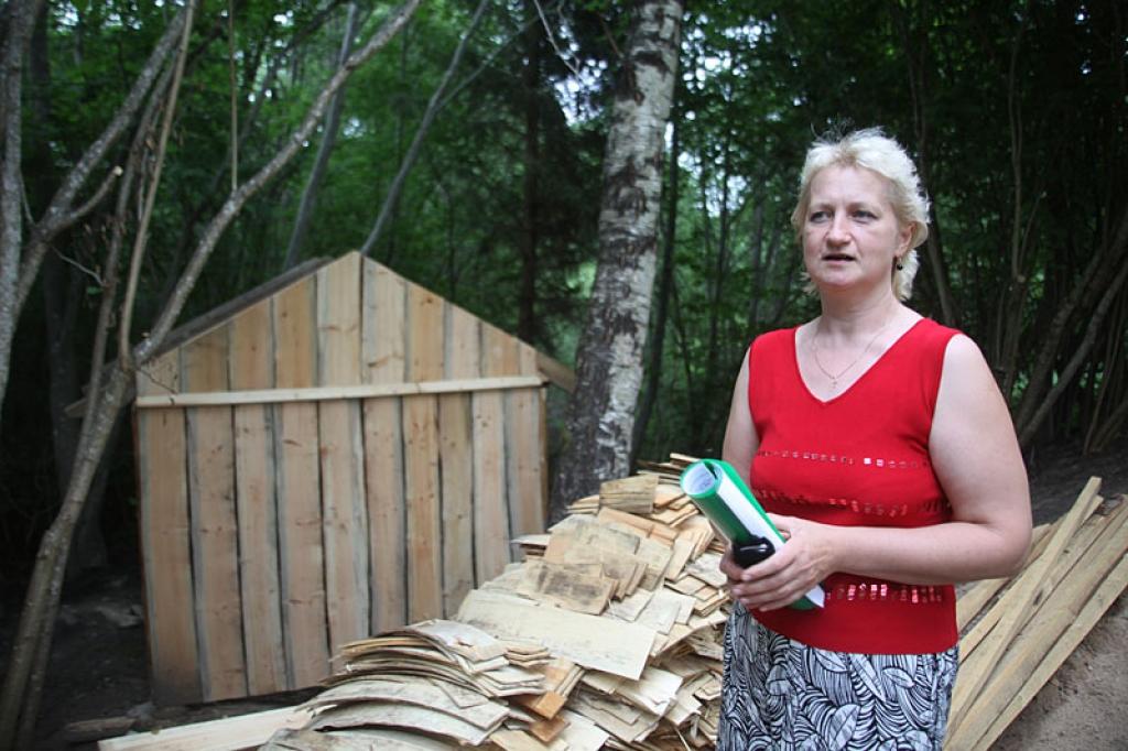 Druvēniete Inese Zvejniece cer, ka uz jūlija beigām avota vieta 300 kvadrātmetru platībā jau būs sakopta.
Autors: Gatis Bogdanovs 