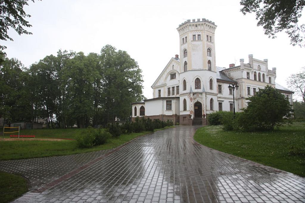 Tautsaimniecības komitejas sēdē deputāti konceptuāli atbalstīja tehniskā projekta izstrādes uzsākšanai renovējamajai Lizuma pilij. 
Autors: Gatis Bogdanovs 