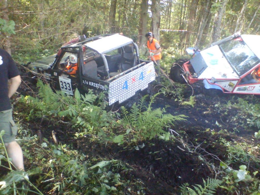 “Stiga Trophy 2012”, kas notika Trapenē, piedalījās arī mūsu novada ekipāža - Kārlis Birznieks un Valdis Ločmelis.