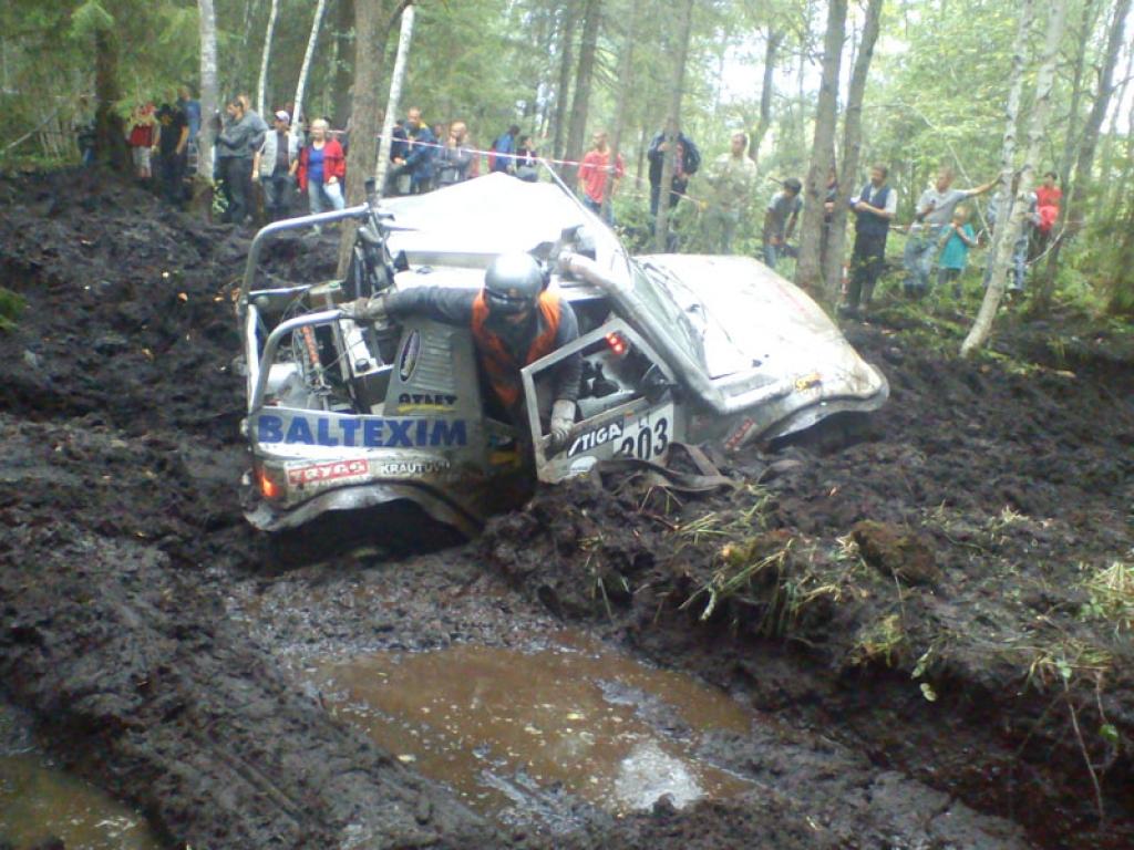“Stiga Trophy 2012”, kas notika Trapenē, piedalījās arī mūsu novada ekipāža - Kārlis Birznieks un Valdis Ločmelis.