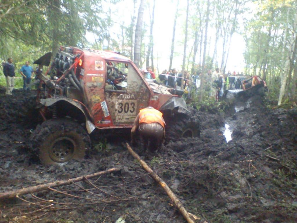 “Stiga Trophy 2012”, kas notika Trapenē, piedalījās arī mūsu novada ekipāža - Kārlis Birznieks un Valdis Ločmelis.
