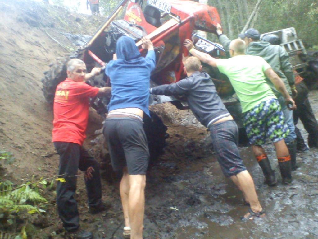 “Stiga Trophy 2012”, kas notika Trapenē, piedalījās arī mūsu novada ekipāža - Kārlis Birznieks un Valdis Ločmelis.