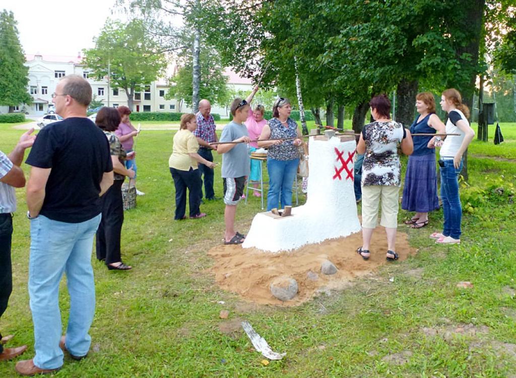Divas estētiskas krāsnis atpūtai brīvdabā tagad var izmantot gan Tirzas iedzīvotāji, gan viesi.
Autors: No personiskā arhīva. 