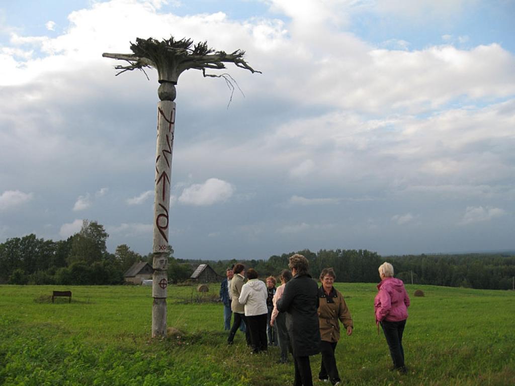 Setomā karalistē Igaunijā 

Gar pašu Krievijas robežu Igaunijā stiepjas Setomā – zeme, kur dzīvo seti. Setu tautai ir ne tikai sava valoda, bet arī savs karogs, himna un karaliene. Setu tautasdziesmā lēlo dziedātājs improvizē vārdus, kurus...