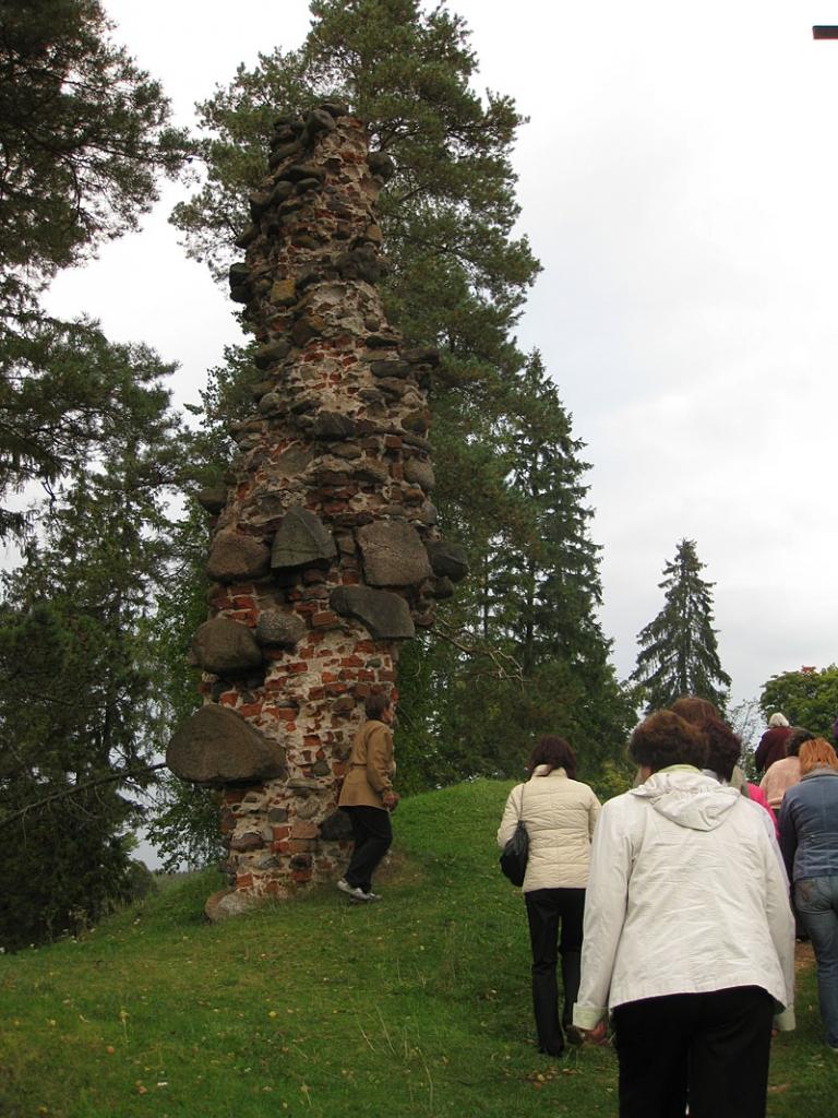 Setomā karalistē Igaunijā 

Gar pašu Krievijas robežu Igaunijā stiepjas Setomā – zeme, kur dzīvo seti. Setu tautai ir ne tikai sava valoda, bet arī savs karogs, himna un karaliene. Setu tautasdziesmā lēlo dziedātājs improvizē vārdus, kurus...