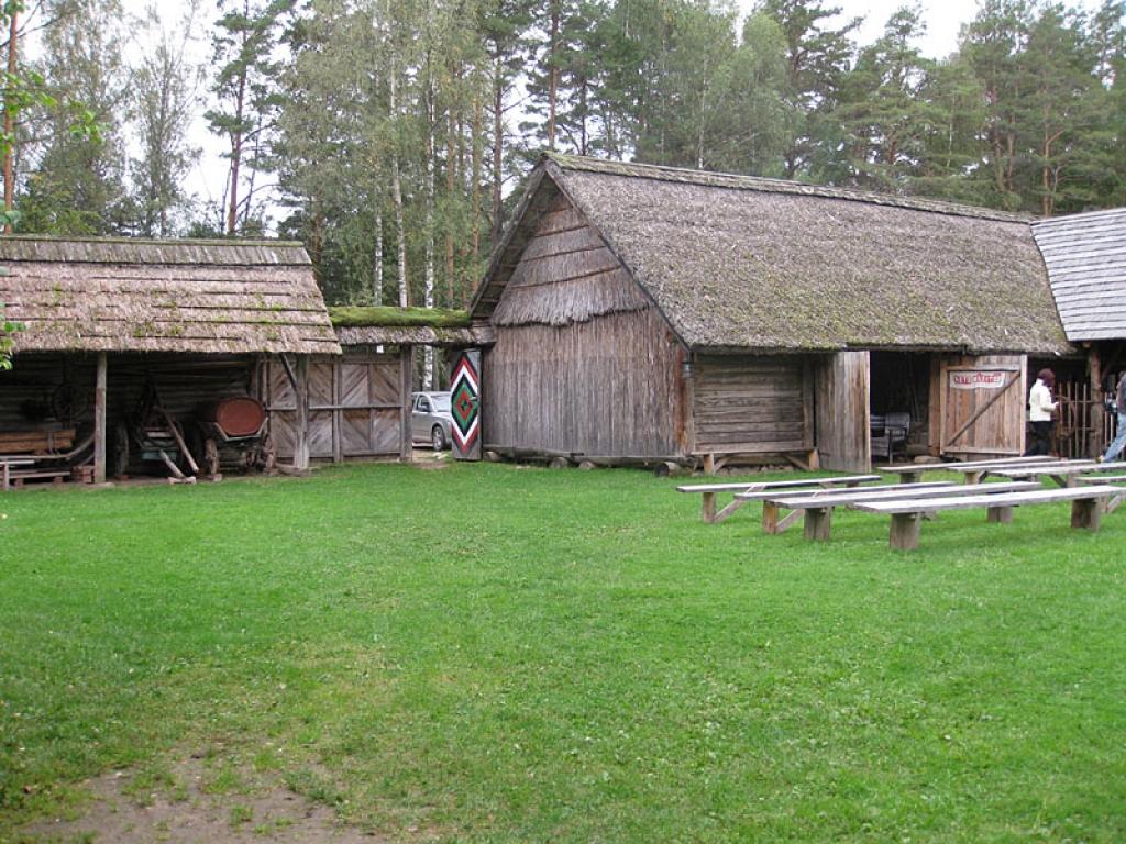 Setomā karalistē Igaunijā 

Gar pašu Krievijas robežu Igaunijā stiepjas Setomā – zeme, kur dzīvo seti. Setu tautai ir ne tikai sava valoda, bet arī savs karogs, himna un karaliene. Setu tautasdziesmā lēlo dziedātājs improvizē vārdus, kurus...