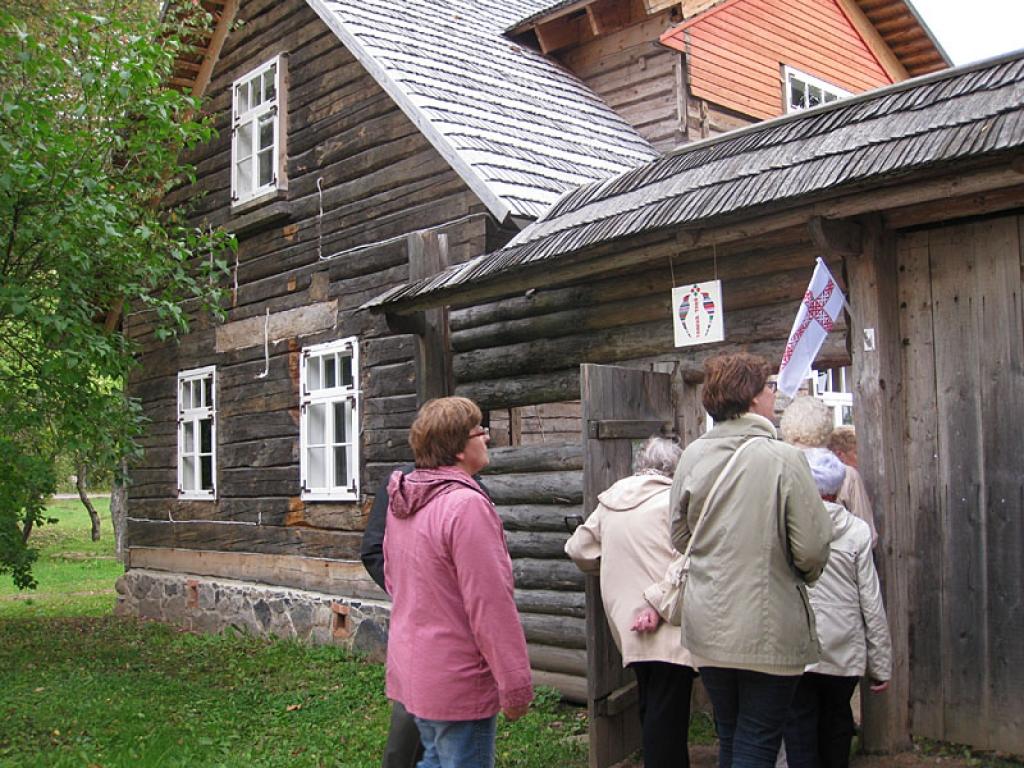 Setomā karalistē Igaunijā 

Gar pašu Krievijas robežu Igaunijā stiepjas Setomā – zeme, kur dzīvo seti. Setu tautai ir ne tikai sava valoda, bet arī savs karogs, himna un karaliene. Setu tautasdziesmā lēlo dziedātājs improvizē vārdus, kurus...