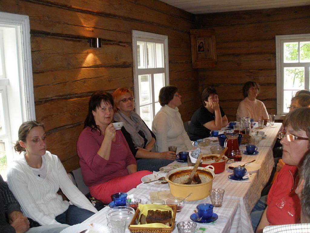 Setomā karalistē Igaunijā 

Gar pašu Krievijas robežu Igaunijā stiepjas Setomā – zeme, kur dzīvo seti. Setu tautai ir ne tikai sava valoda, bet arī savs karogs, himna un karaliene. Setu tautasdziesmā lēlo dziedātājs improvizē vārdus, kurus...