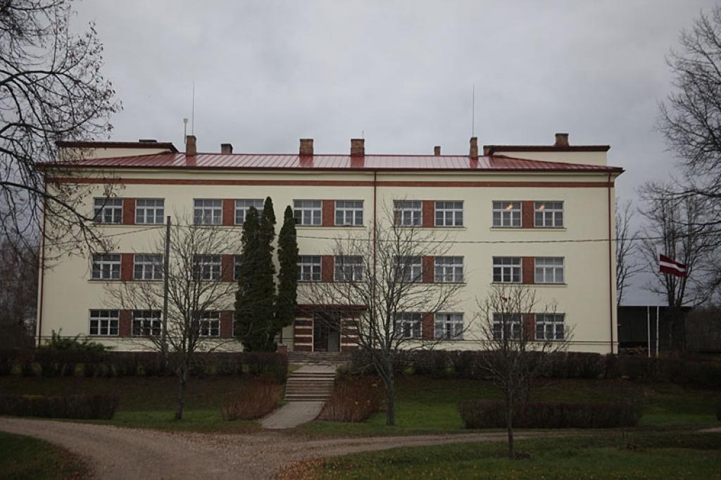 Galgauskas pamatskola absolventus, bijušos skolotājus un skolas darbiniekus sestdien gaida uz 75 gadu jubilejas pasākumu!
Autors: Evita Brokāne