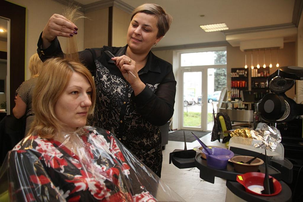 Krasas pārvērtības salonā “Tiina Lux” šoreiz piedzīvoja Gunita Zvirgzdiņa no Stradu pagasta. Viņa atzīst, ka pārvērtības esot jauka dāvana viņai dzimšanas dienā, jo nesen tika nosvinēta 37. dzimšanas diena. 

Gunita stāsta, ka vienmēr esot...