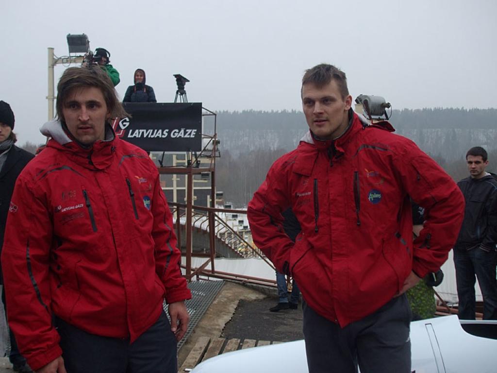 Pagājušajā nedēļa nogalē bobslejisti Oskars Melbārdis un Daumants Dreiškens startēja otrajā Pasaules kausa izcīņas posmā Pārksitijas trasē ASV.
Autors: No arhīva.