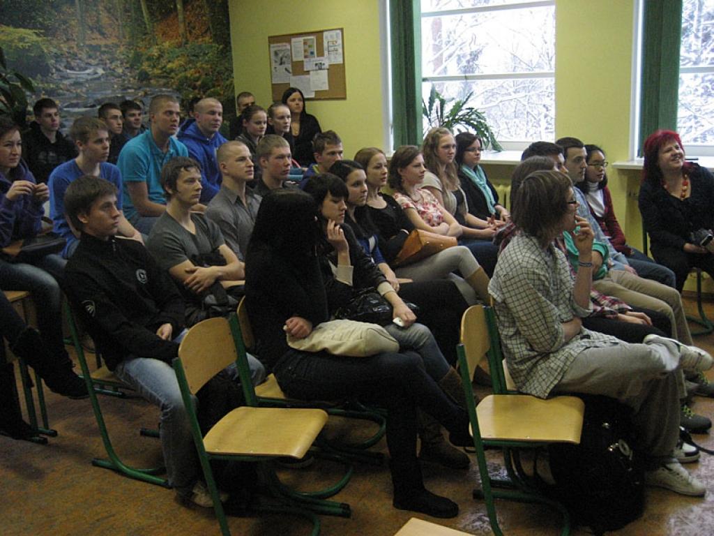Emocionāla un saviļņojoša izvērtās videokonference, kuras laikā skolēni Gulbenē tikās ar klasesbiedrenēm Turcijā un viņu turienes skolasbiedriem.
Autors: Diāna Odumiņa