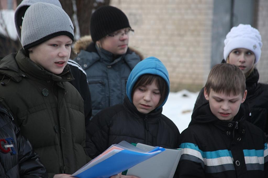 Gulbenes vidusskolas skolēni un skolotāji pulcējas pie atmiņu ugunskura, pieminot barikāžu laiku.
Autors: Gatis Bogdanovs
