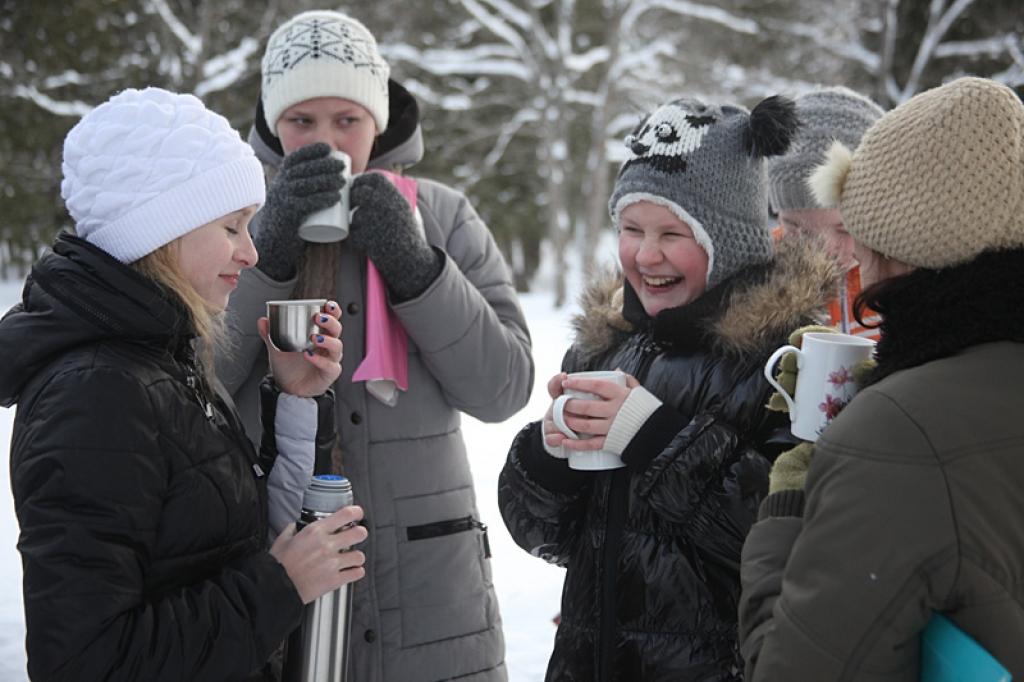 Gulbenes vidusskolas skolēni un skolotāji pulcējas pie atmiņu ugunskura, pieminot barikāžu laiku.
Autors: Gatis Bogdanovs