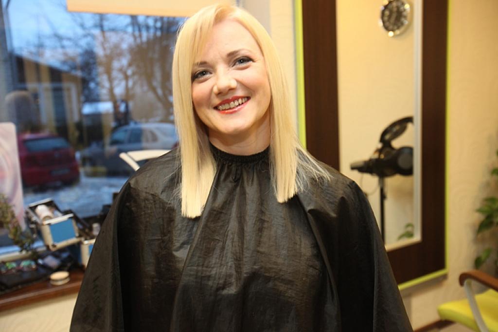 Šoreiz salonā “Tiina Lux” pārvērtību prieku izdzīvoja un meistaru prasmīgajām rokām ļāvās 33 gadus vecā gulbeniete Indra Timofejeva. Indra ir trīs bērnu māmiņa un strādā Gulbenes 2.vidusskolā. Viņa ir skolotājas palīdze bērniem ar īpašām...
Autors: Gatis Bogdanovs