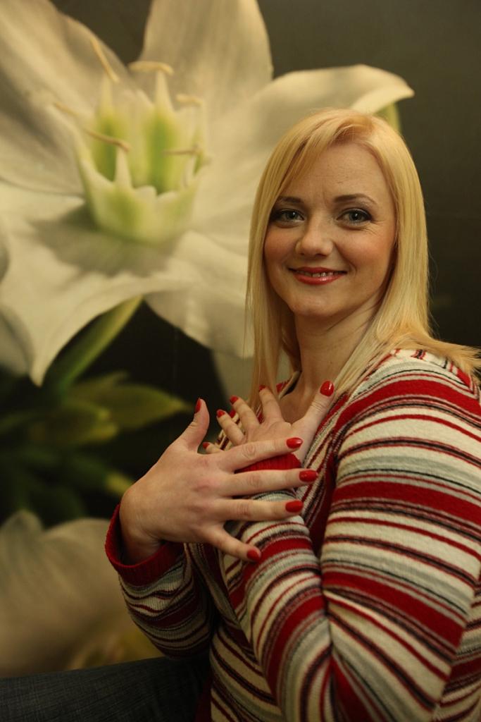 Šoreiz salonā “Tiina Lux” pārvērtību prieku izdzīvoja un meistaru prasmīgajām rokām ļāvās 33 gadus vecā gulbeniete Indra Timofejeva. Indra ir trīs bērnu māmiņa un strādā Gulbenes 2.vidusskolā. Viņa ir skolotājas palīdze bērniem ar īpašām...
Autors: Gatis Bogdanovs