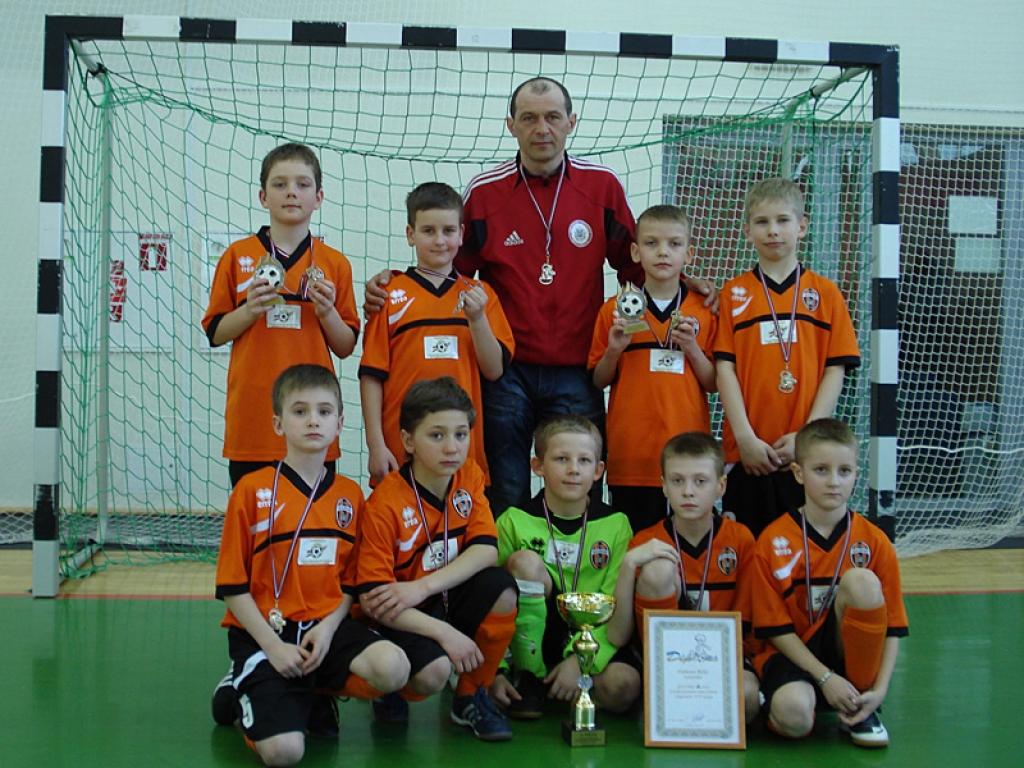 Gulbenes BJSS komandai U-9 grupā - sudraba medaļas Latvijas telpu futbola finālā.
Autors: No personiskā arhīva