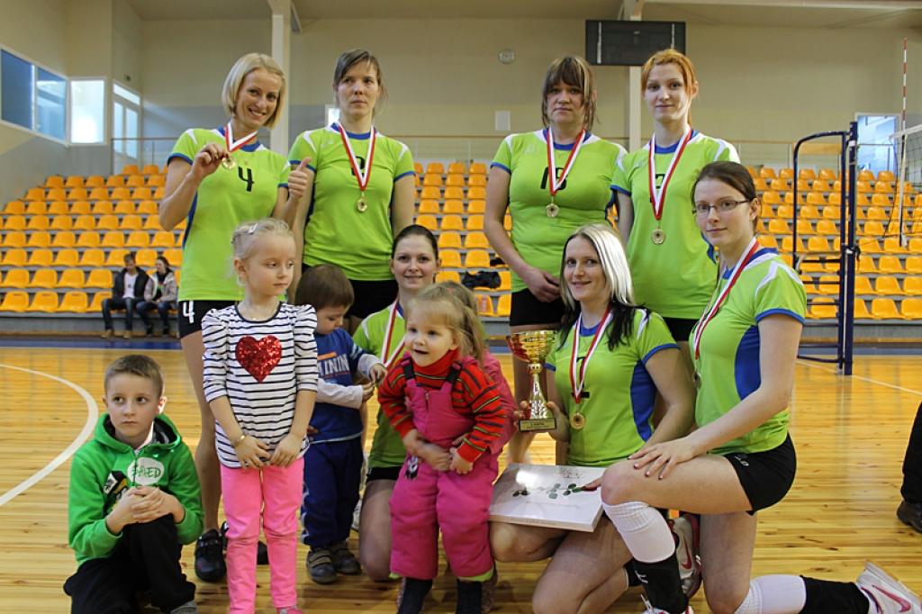 Deviņās no desmit čempionāta spēlēm uzvaras izcīnīja Sporta skola/treneres komanda, līdz ar to tikai pēdējā sabraukumā nodrošinot sev zelta medaļas un pirmo vietu.
Autors: Ziedonis Lazdiņš
