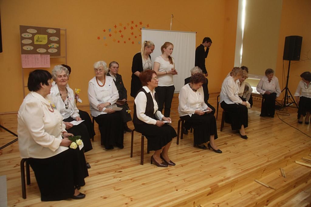Gulbenes vidusskolā norisinājās projekta “Vai tu esi manos draugos?” noslēguma pasākums. Tāds ir skolas 2.klašu un pilsētas senioru apvienības kopprojekts, kurš vērsts uz paaudžu solidaritāti un sadarbības, pieredzes, prasmju un zināšanu...
Autors: Inita Savicka