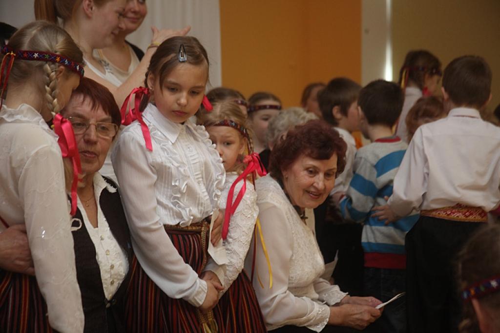 Gulbenes vidusskolā norisinājās projekta “Vai tu esi manos draugos?” noslēguma pasākums. Tāds ir skolas 2.klašu un pilsētas senioru apvienības kopprojekts, kurš vērsts uz paaudžu solidaritāti un sadarbības, pieredzes, prasmju un zināšanu...
Autors: Inita Savicka