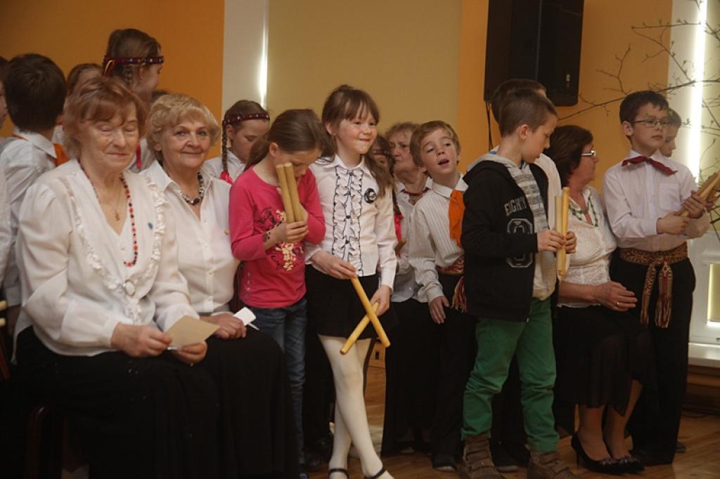 Gulbenes vidusskolā norisinājās projekta “Vai tu esi manos draugos?” noslēguma pasākums. Tāds ir skolas 2.klašu un pilsētas senioru apvienības kopprojekts, kurš vērsts uz paaudžu solidaritāti un sadarbības, pieredzes, prasmju un zināšanu...
Autors: Inita Savicka