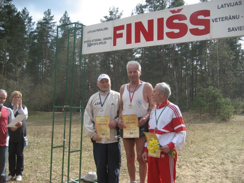 Latvijas Neatkarības atjaunošanas dienā, 4.maijā, Gulbenes novada komanda Rēzeknē ieguva ceturto vietu pašvaldību sporta veterānu jubilejas spēļu finālsacensībās pavasara krosā.
Autors: Diāna Odumiņa