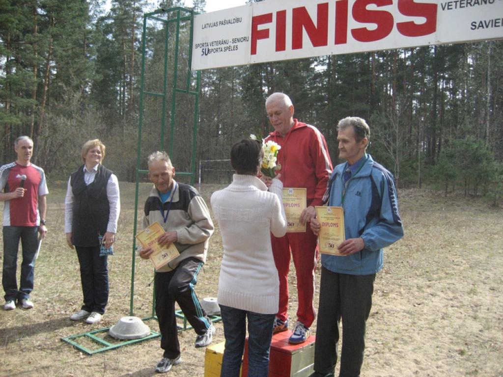 Latvijas Neatkarības atjaunošanas dienā, 4.maijā, Gulbenes novada komanda Rēzeknē ieguva ceturto vietu pašvaldību sporta veterānu jubilejas spēļu finālsacensībās pavasara krosā.
Autors: Diāna Odumiņa