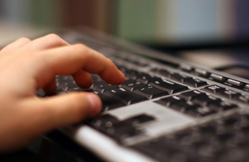 Autors: No interneta