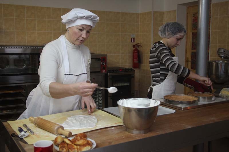 Kopā ar Inesi Veismani SIA “Gardums” telpās varēs apgūt maizes un pīrāgu, kā arī kūku ar vārīto krēmu cepšanu.


Autors: no 