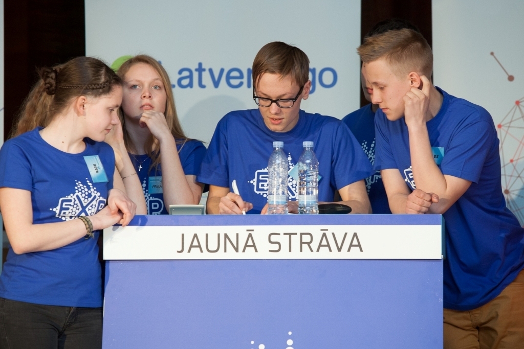 3.vietu ar 18.puntiem ieguva Valmieras Valsts ģimnāzijas komanda „Jaunā strāva”. 